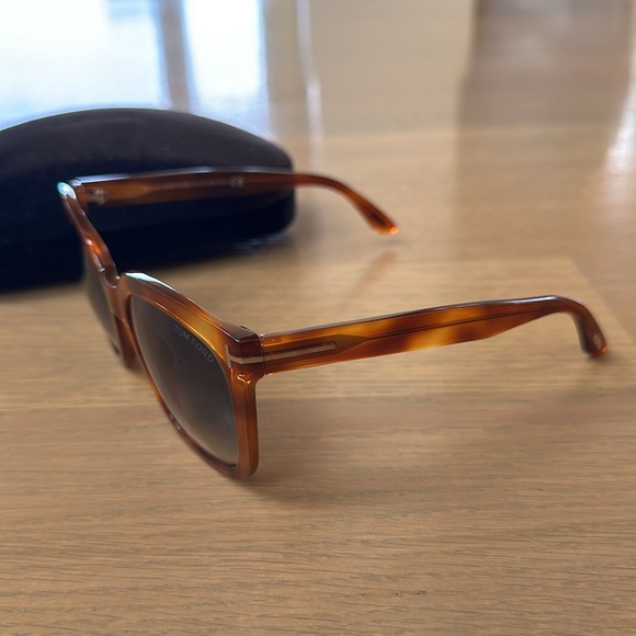 Tom Ford Amarra Sunglasses in Light Tortoise - Picture 10 of 14